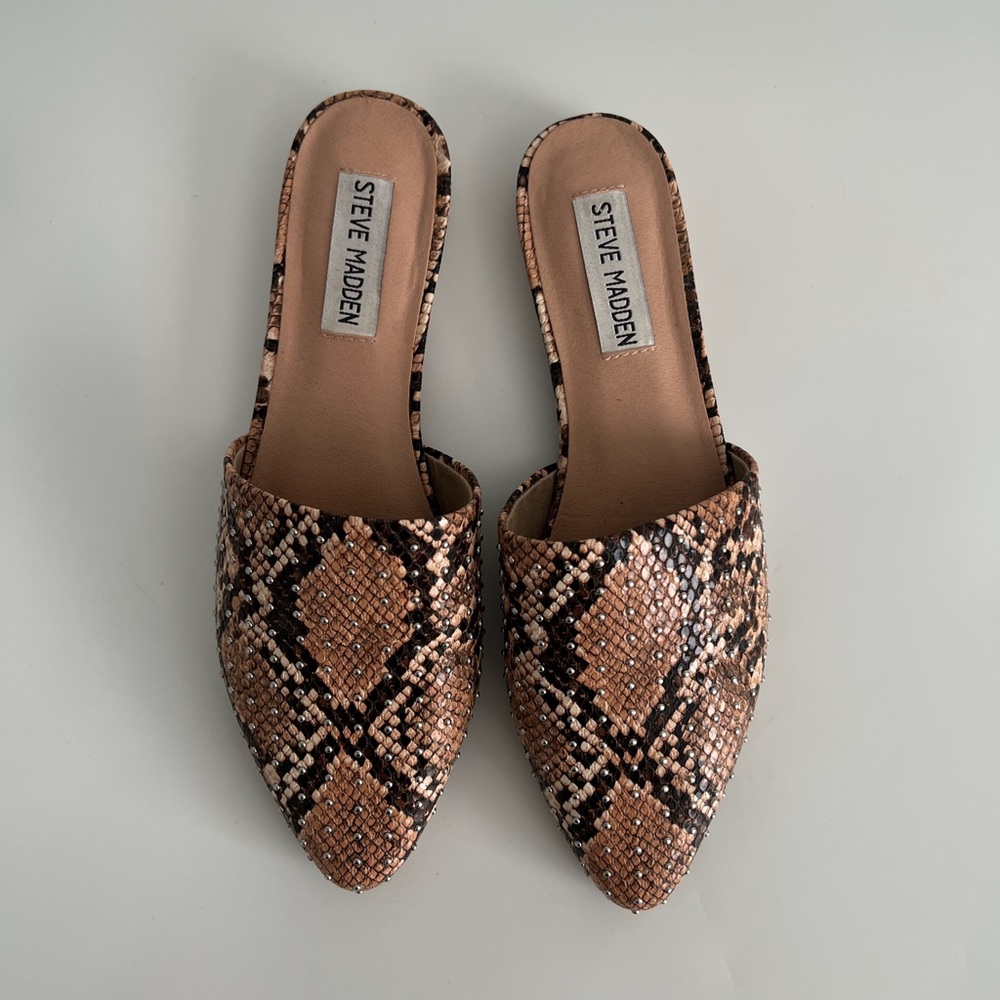 Steve Madden Ally studded snakeskin slip on brown tan loafer flats 6.5
